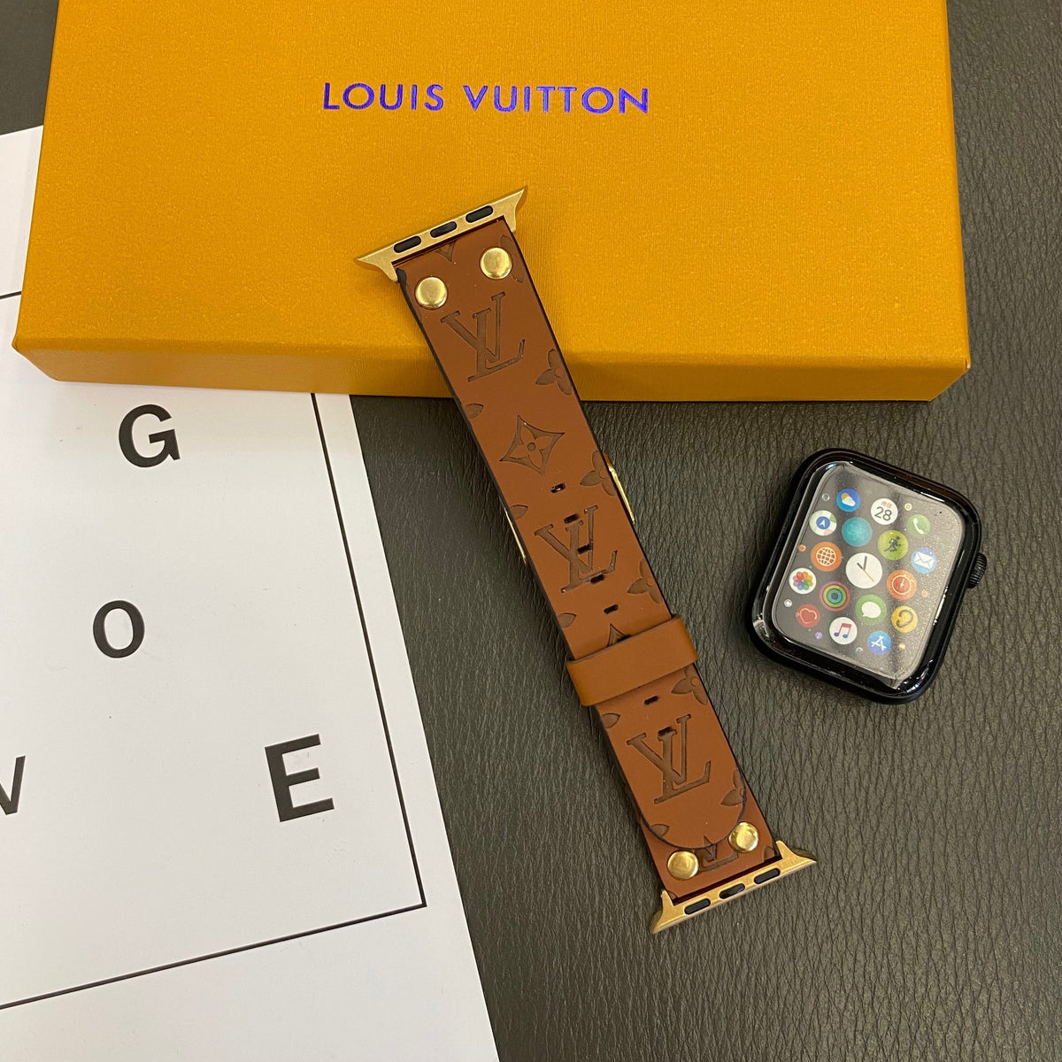 Bracelet de rechange Apple avec décoration en rivets et monogramme en relief Roxy New 2